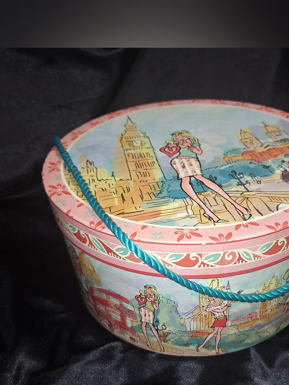 Vintage Hat Box~DJ Designs~London Chic Mod Girl~2009~Big Ben~14 Inch